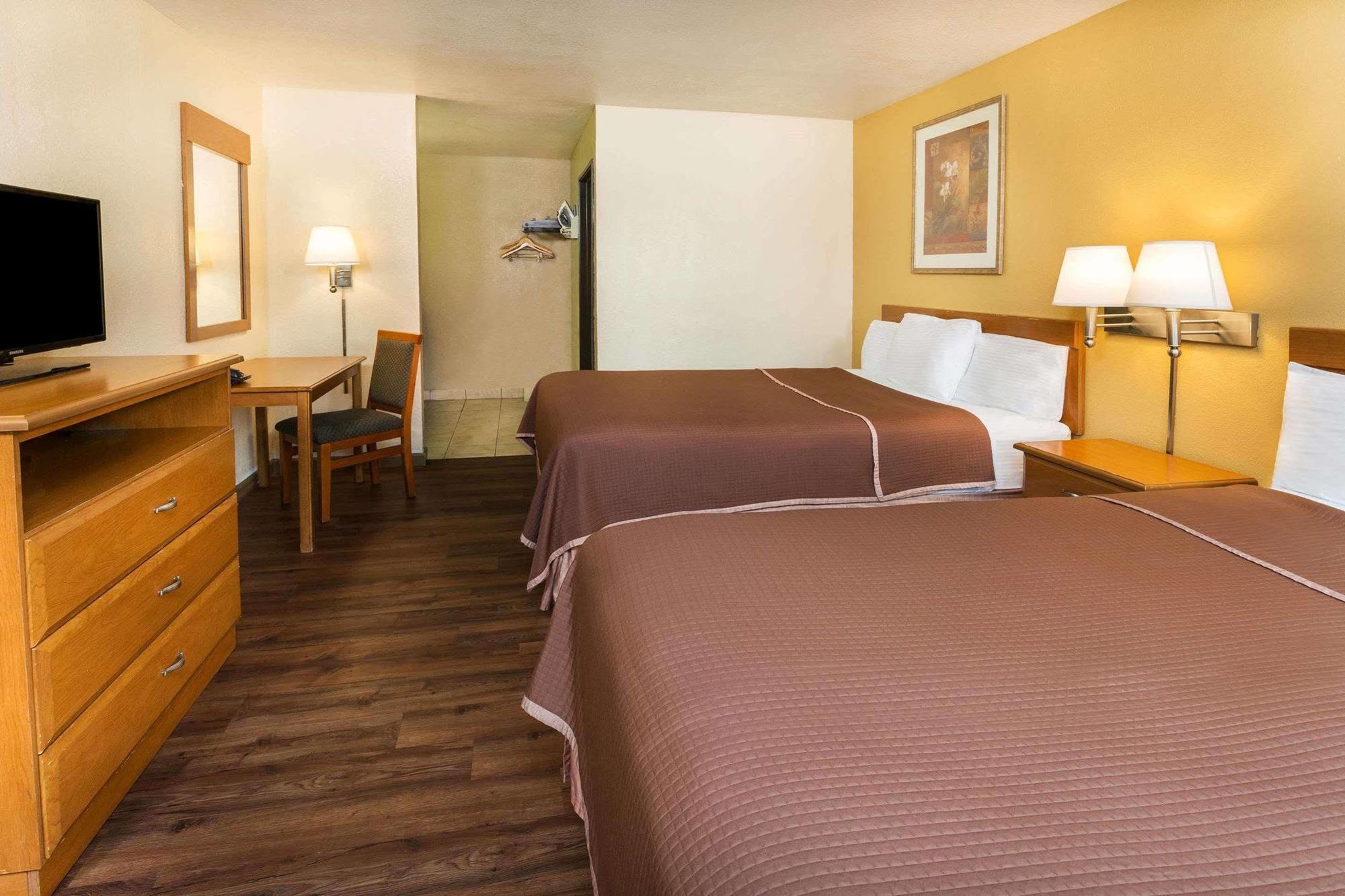 Howard Johnson By Wyndham National City/San Diego South Exterior foto