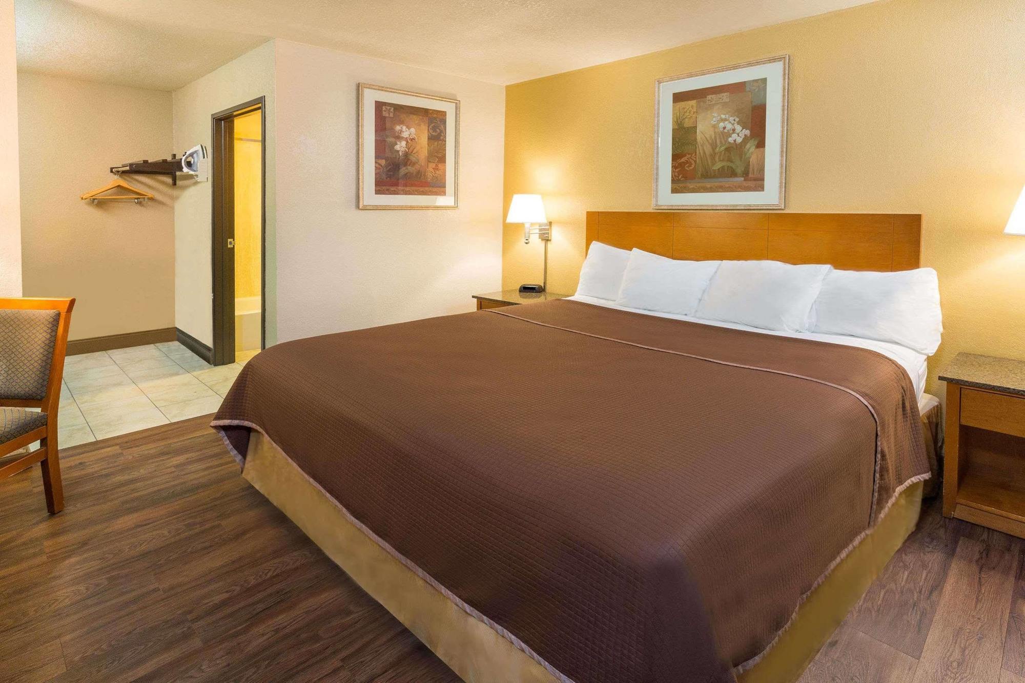 Howard Johnson By Wyndham National City/San Diego South Exterior foto