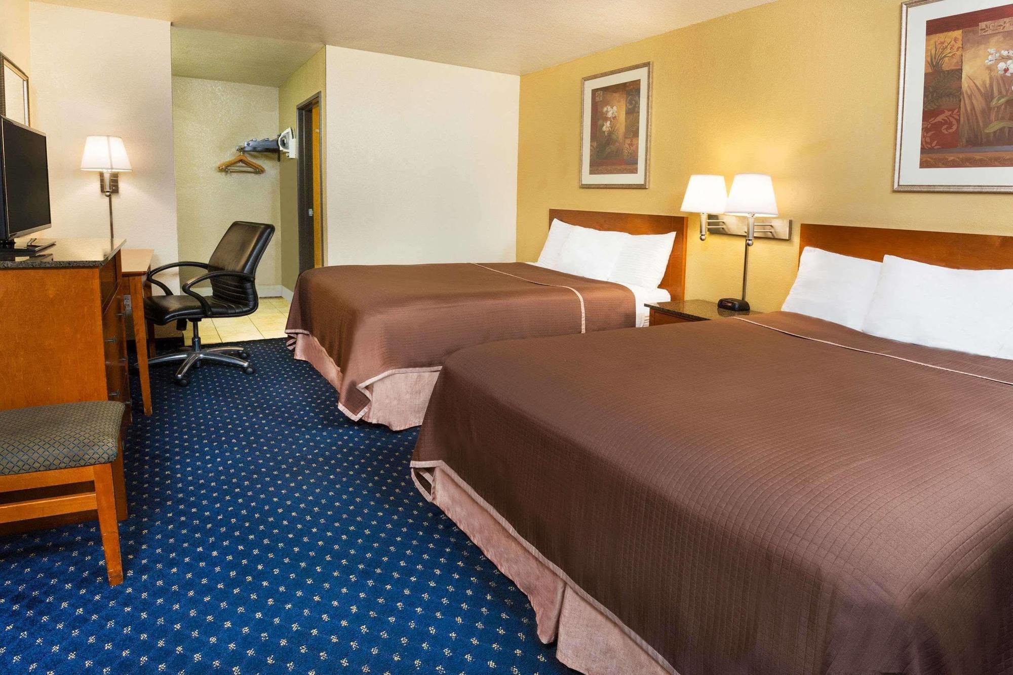 Howard Johnson By Wyndham National City/San Diego South Exterior foto
